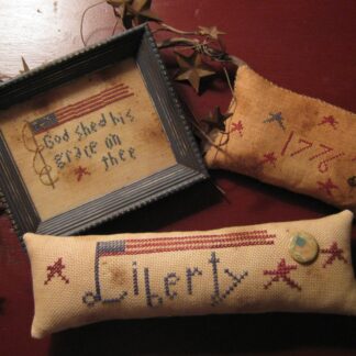 Photo of Independence Day pillow tuck, pinkeep, and mini-sampler